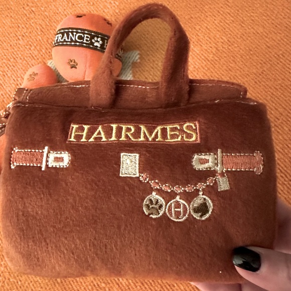 HAIRMES Purse 👜 New Plush Designer Squeaky Diva Dog Toy. Embroidered🐾 - Picture 4 of 6